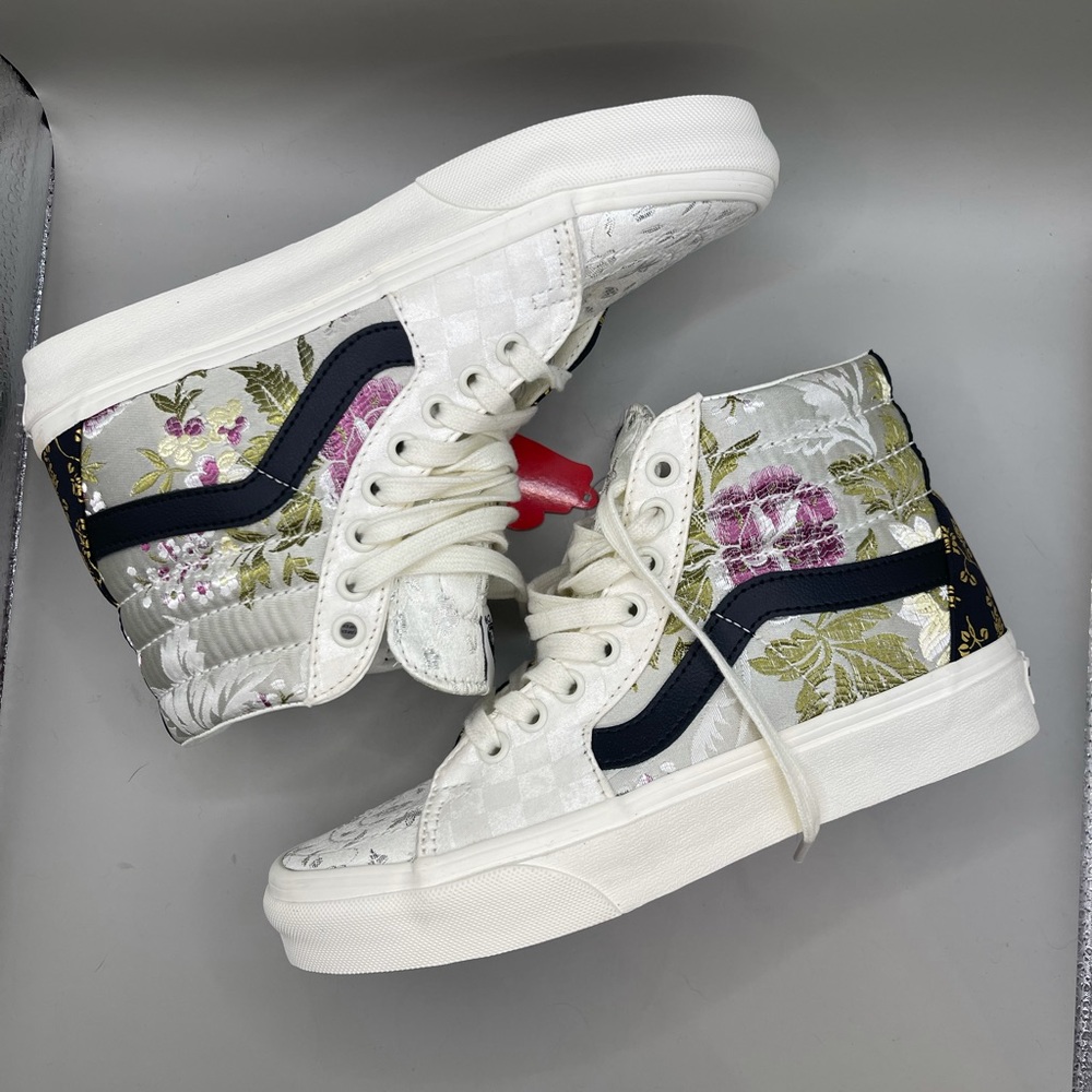 Vans. Size 7. 👟